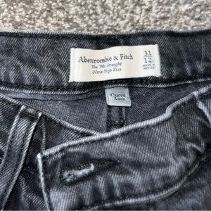 Abercrombie curve love jeans, ripped style. Great condition, just longer fit!